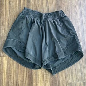 lululemon Hotty Hot HR 4” Short **mesh